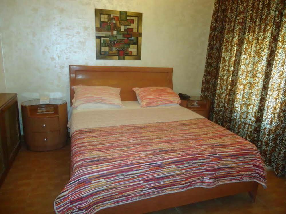Blue Rose Hotel Amman Bagian luar foto